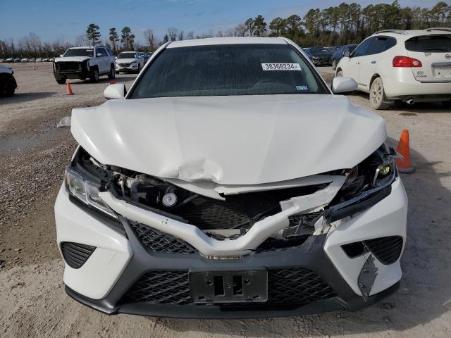 JTNB11HK4J3009393 - 2018 TOYOTA CAMRY L WHITE photo 5