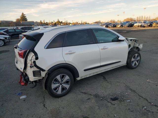 KNDCM3LD8J5163937 - 2018 KIA NIRO LX WHITE photo 3