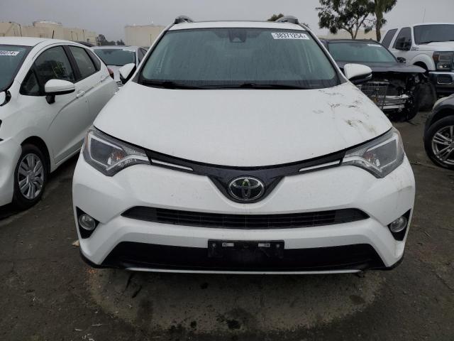 2T3WFREV8HW387180 - 2017 TOYOTA RAV4 XLE WHITE photo 5