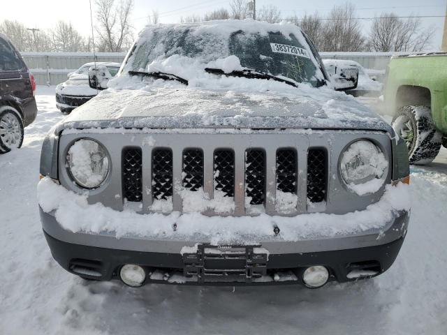 1C4NJRFBXFD304616 - 2015 JEEP PATRIOT LATITUDE SILVER photo 5