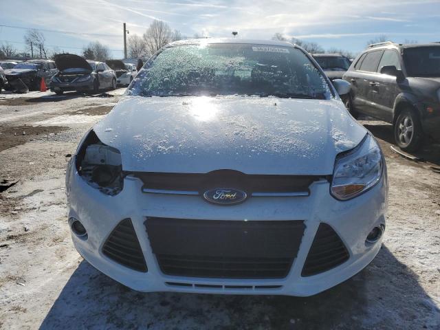 1FAHP3K29CL283764 - 2012 FORD FOCUS SE WHITE photo 5