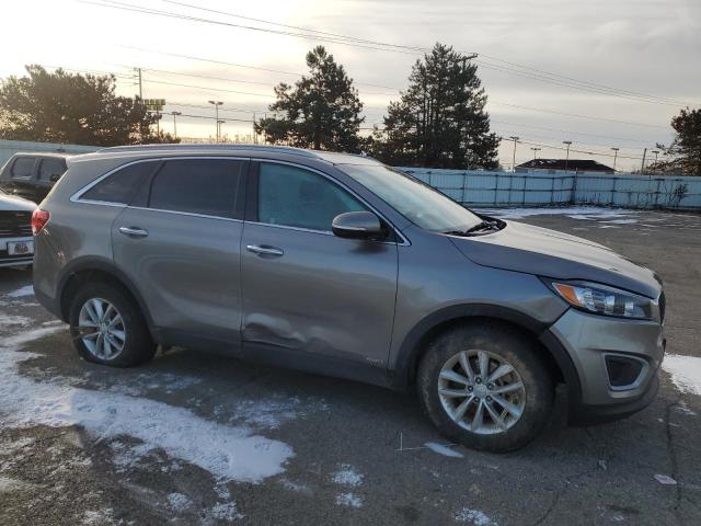 5XYPGDA38JG431742 - 2018 KIA SORENTO LX GRAY photo 4