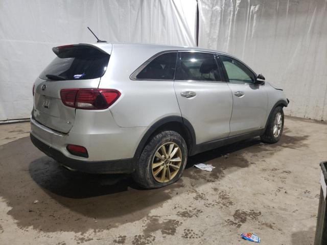 5XYPGDA59KG561452 - 2019 KIA SORENTO LX SILVER photo 3