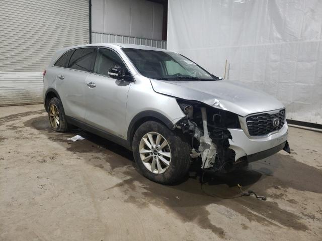 5XYPGDA59KG561452 - 2019 KIA SORENTO LX SILVER photo 4