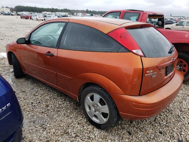 3FAHP31N25R117456 - 2005 FORD FOCUS ZX3 ORANGE photo 2