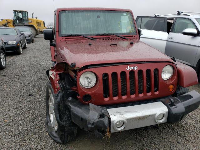 1J4HA5H12AL129622 - 2010 JEEP WRANGLER U SAHARA MAROON photo 5