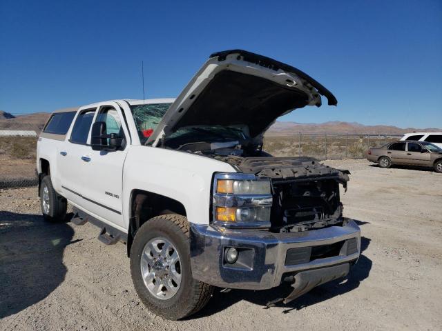 1GC1KWE84FF139425 - 2015 CHEVROLET SILVERADO K2500 HEAVY DUTY LTZ WHITE photo 4