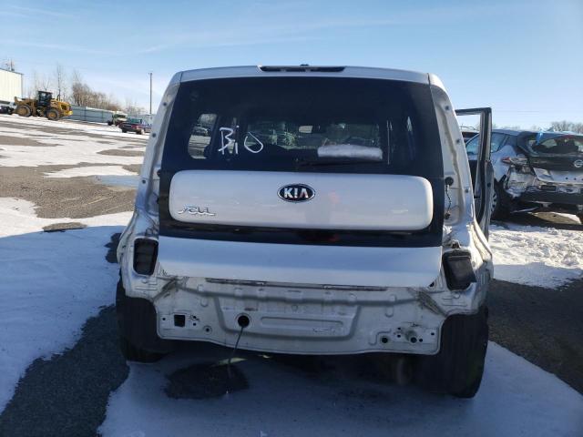 KNDJN2A25H7483618 - 2017 KIA SOUL SILVER photo 6