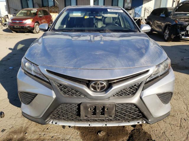 JTNB11HKXJ3018793 - 2018 TOYOTA CAMRY L SILVER photo 5