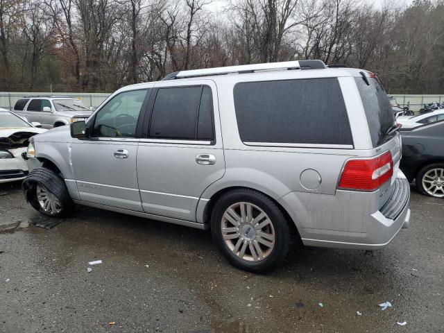 5LMJJ2H51BEJ03309 - 2011 LINCOLN NAVIGATOR SILVER photo 2