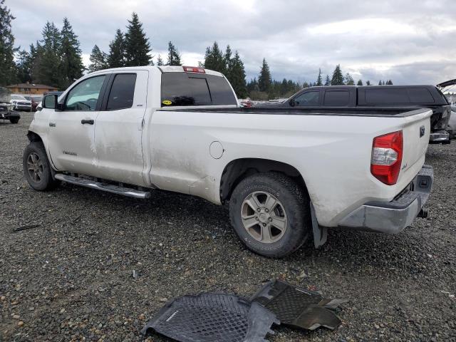 5TFCY5F15JX022409 - 2018 TOYOTA TUNDRA DOUBLE CAB SR/SR5 WHITE photo 2