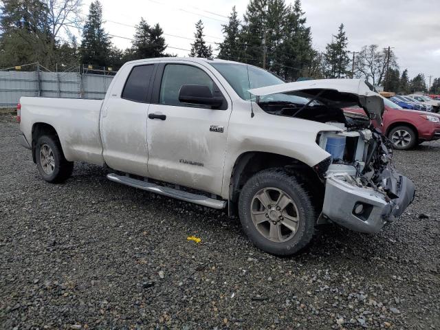 5TFCY5F15JX022409 - 2018 TOYOTA TUNDRA DOUBLE CAB SR/SR5 WHITE photo 4