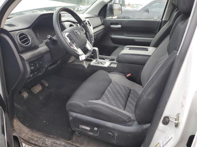 5TFCY5F15JX022409 - 2018 TOYOTA TUNDRA DOUBLE CAB SR/SR5 WHITE photo 7