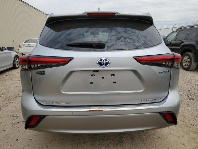 5TDEBRCH3MS033180 - 2021 TOYOTA HIGHLANDER HYBRID PLATINUM SILVER photo 6