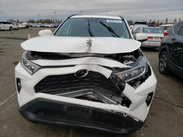 2T3W1RFV8KW006271 - 2019 TOYOTA RAV4 XLE WHITE photo 5