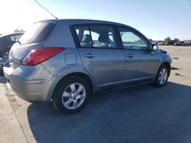 3N1BC13E89L409461 - 2009 NISSAN VERSA S GRAY photo 3