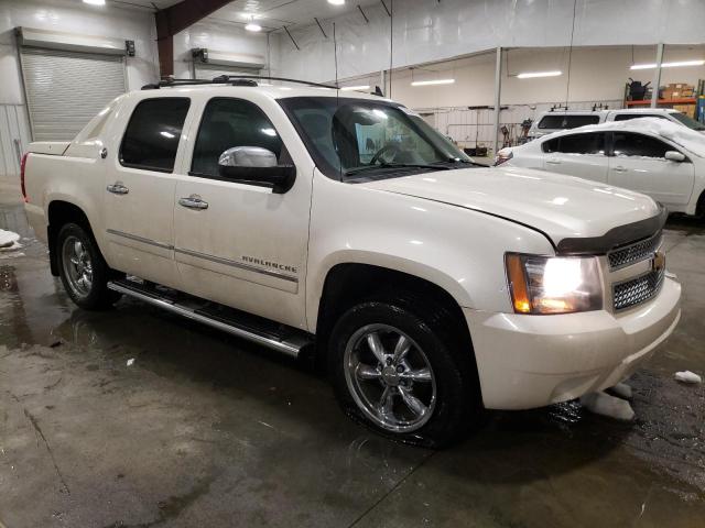 3GNTKGE73DG103184 - 2013 CHEVROLET AVALANCHE LTZ WHITE photo 4