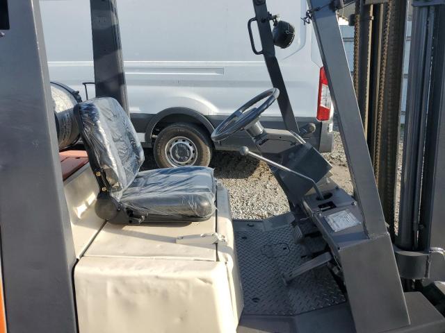 AH01A15V - 2004 NISSAN FORKLIFT ORANGE photo 5