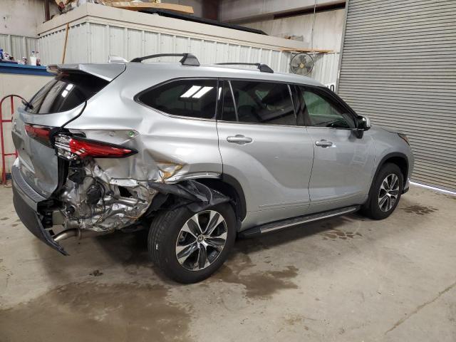 5TDGZRAH6NS133959 - 2022 TOYOTA HIGHLANDER XLE GRAY photo 3