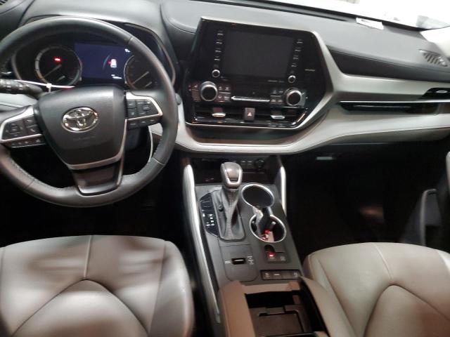 5TDGZRAH6NS133959 - 2022 TOYOTA HIGHLANDER XLE GRAY photo 8