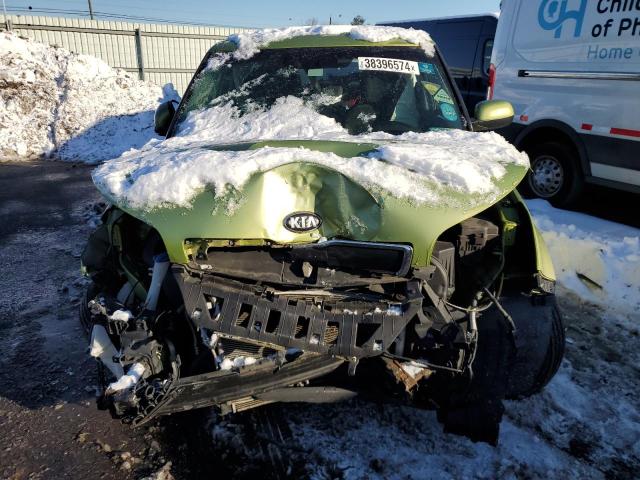 KNDJN2A26F7747913 - 2015 KIA SOUL GREEN photo 5