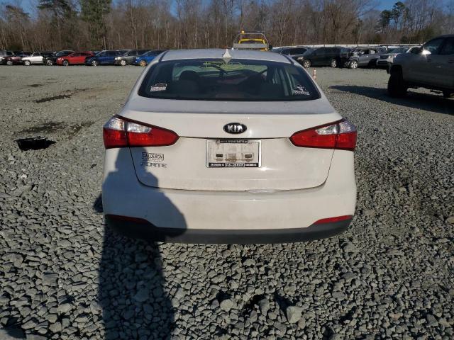 KNAFK4A65G5569001 - 2016 KIA FORTE LX WHITE photo 6