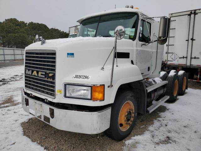 1M1AA12YX1W137097 - 2001 MACK 600 CH600 WHITE photo 2