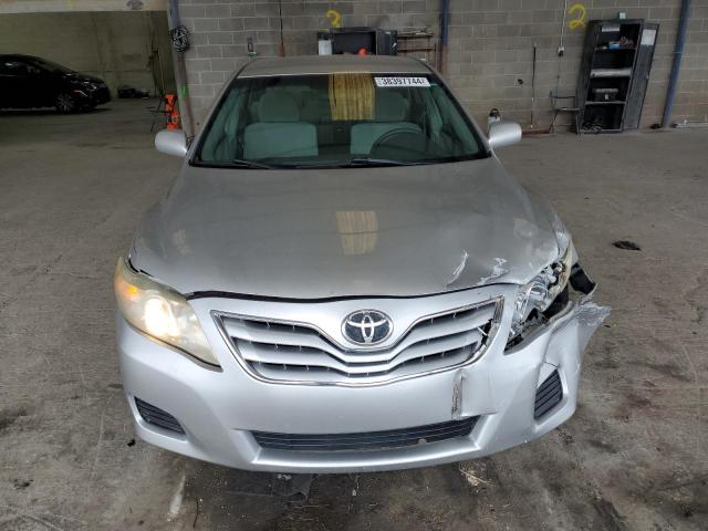 4T4BF3EK0AR010266 - 2010 TOYOTA CAMRY BASE SILVER photo 5