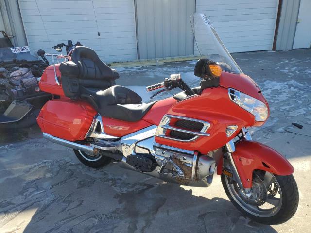 1HFSC47054A304900 - 2004 HONDA GL1800 RED photo 1