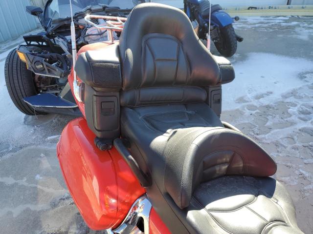 1HFSC47054A304900 - 2004 HONDA GL1800 RED photo 6