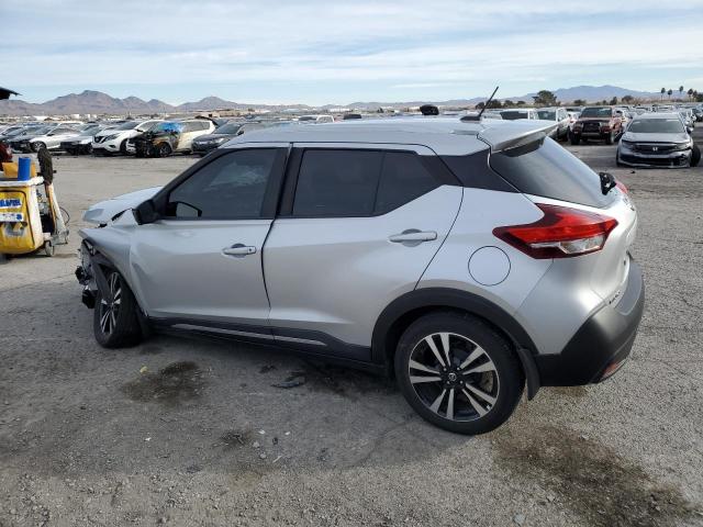 3N1CP5CU6JL521168 - 2018 NISSAN KICKS S SILVER photo 2