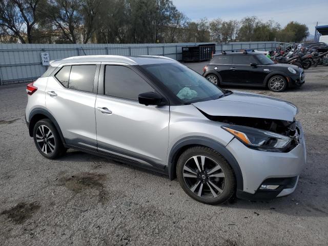 3N1CP5CU6JL521168 - 2018 NISSAN KICKS S SILVER photo 4