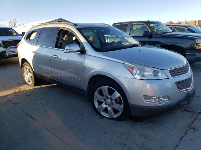 1GNKRLEDXCJ326289 - 2012 CHEVROLET TRAVERSE LTZ SILVER photo 4