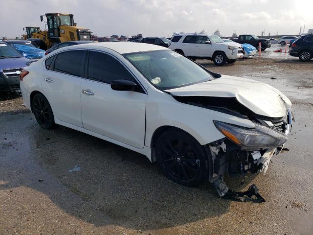 1N4AL3AP6HC267314 - 2017 NISSAN ALTIMA 2.5 WHITE photo 4