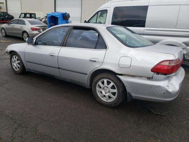 1HGCG5642YA078951 - 2000 HONDA ACCORD LX SILVER photo 2