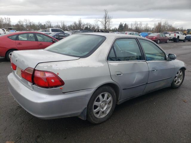 1HGCG5642YA078951 - 2000 HONDA ACCORD LX SILVER photo 3