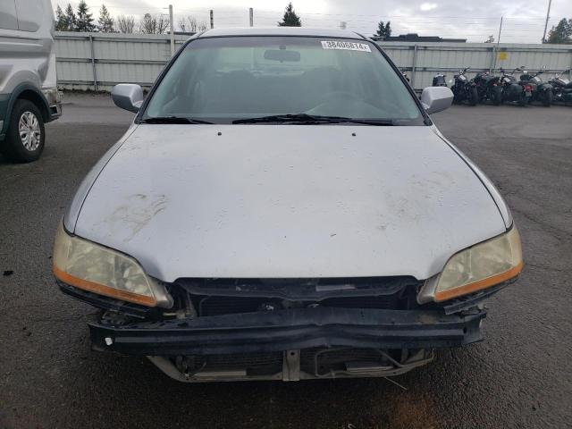 1HGCG5642YA078951 - 2000 HONDA ACCORD LX SILVER photo 5