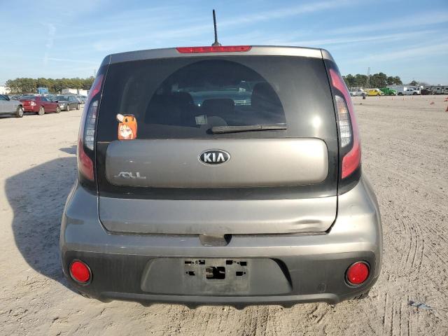 KNDJN2A20H7502446 - 2017 KIA SOUL GRAY photo 6