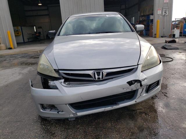 1HGCM66417A072300 - 2007 HONDA ACCORD SE SILVER photo 5