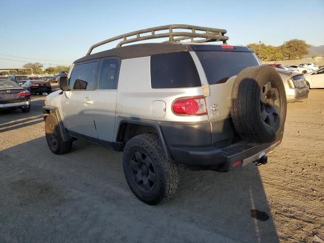 JTEBU11F770024596 - 2007 TOYOTA FJ CRUISER GRAY photo 2