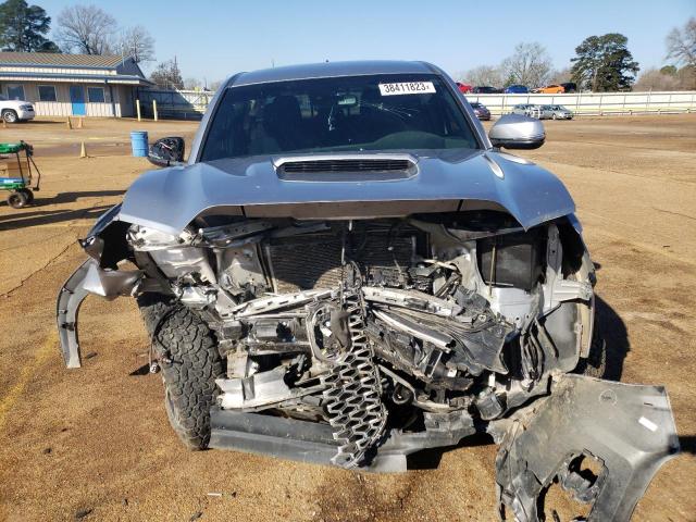 5TFAZ5CN0JX060819 - 2018 TOYOTA TACOMA DOUBLE CAB 银色 照片 5