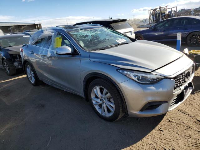 SJKCH5CPXKA008158 - 2019 INFINITI QX30 BASE PURE SILVER photo 4