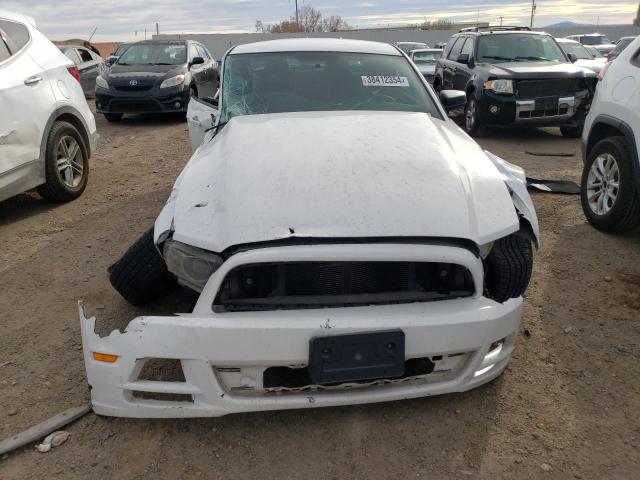 1ZVBP8AM2E5289104 - 2014 FORD MUSTANG WHITE photo 5