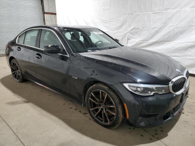 3MW5P9J0XN8C65832 - 2022 BMW 330XE Negro foto 4