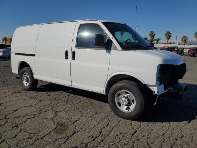 1GCWGAFP2P1219739 - 2023 CHEVROLET EXPRESS G2 WHITE photo 4