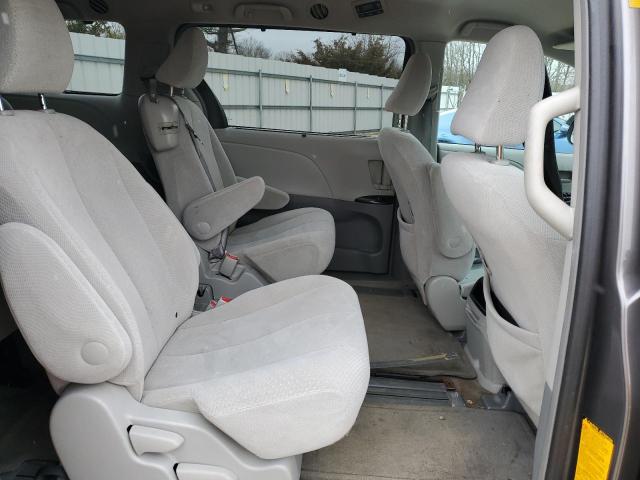 5TDKK3DC4DS342417 - 2013 TOYOTA SIENNA LE GRAY photo 10