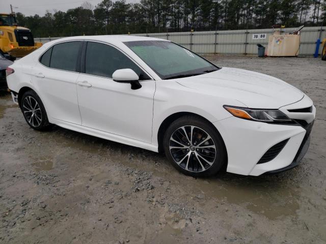 4T1B11HK5JU672384 - 2018 TOYOTA CAMRY L WHITE photo 4