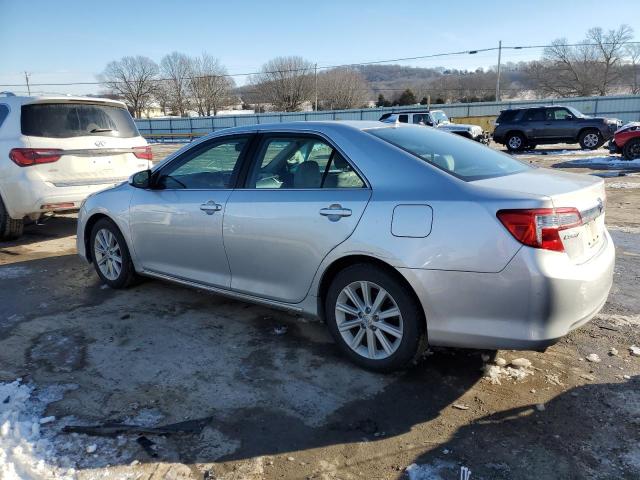 4T1BK1FK8DU529370 - 2013 TOYOTA CAMRY SE SILVER photo 2