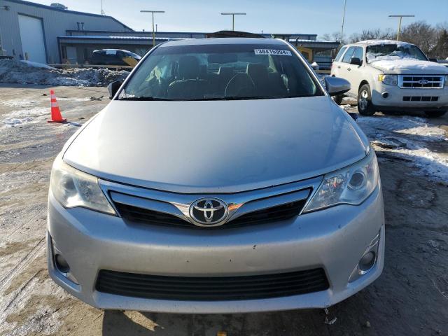 4T1BK1FK8DU529370 - 2013 TOYOTA CAMRY SE SILVER photo 5