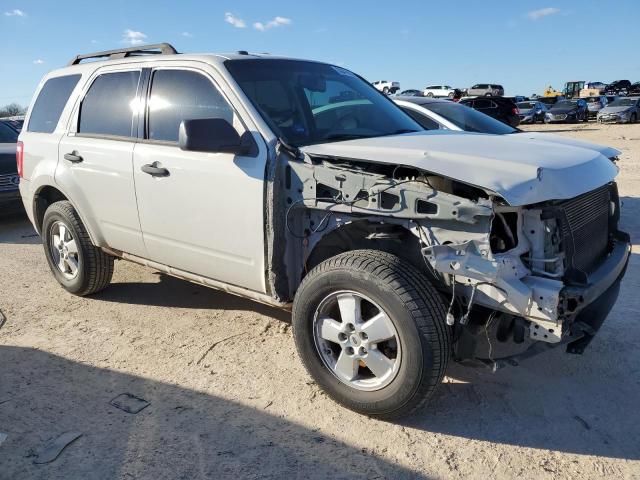 1FMCU0D76AKC83367 - 2010 FORD ESCAPE XLT WHITE photo 4